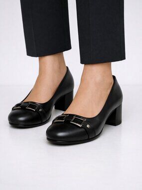 Black Leather Pumps With Silver Toe Buckle
